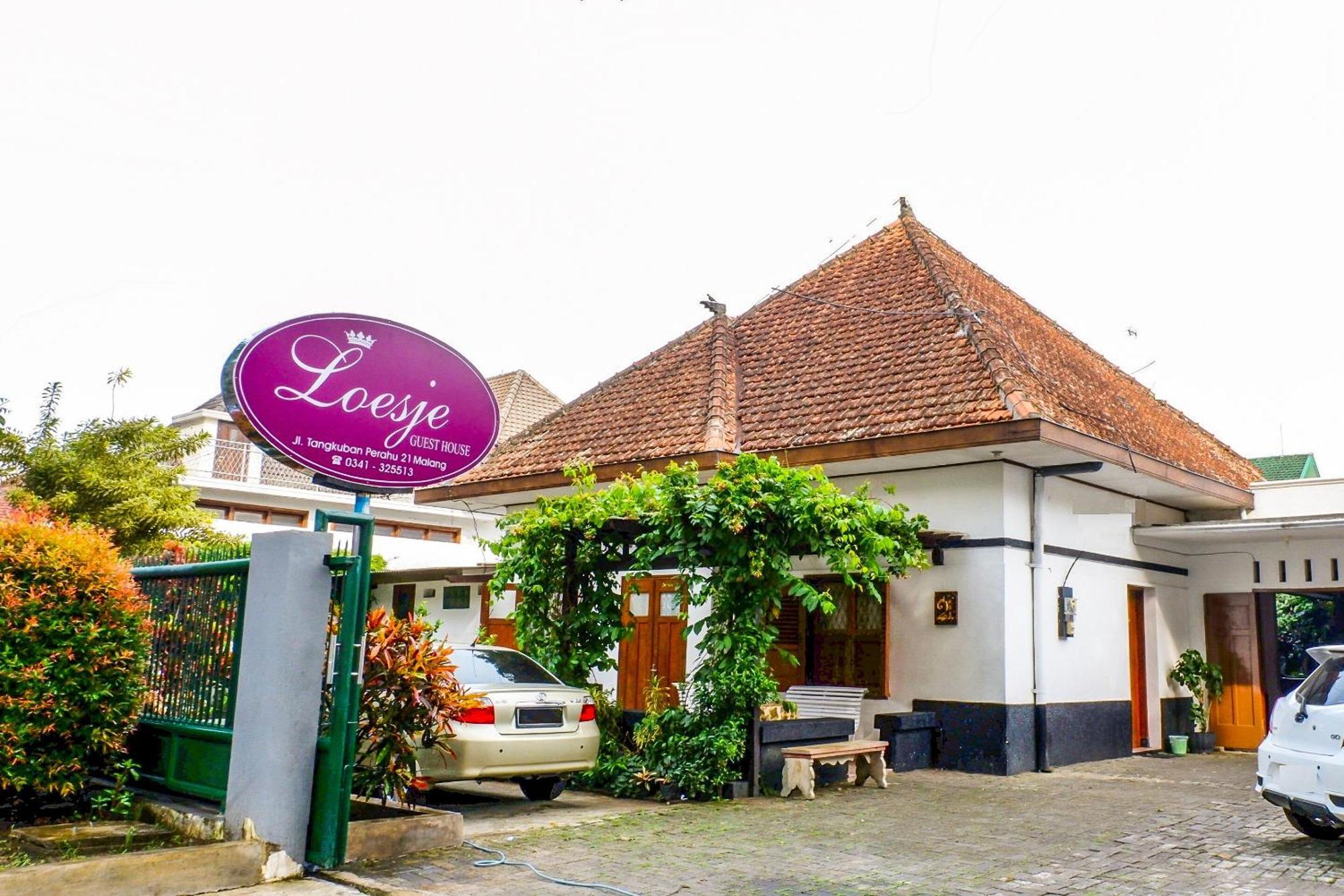 Super Oyo 353 Loesje Guest House Syariah Malang Exterior foto